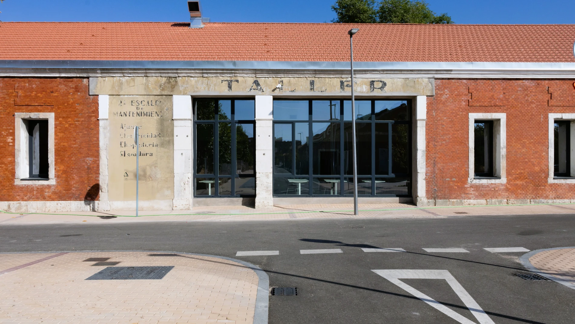Exterior de las instalaciones de la Escuela Superior de Diseño situada en el barrio Los Cuarteles, epicentro de la creatividad y la innovación en Valladolid