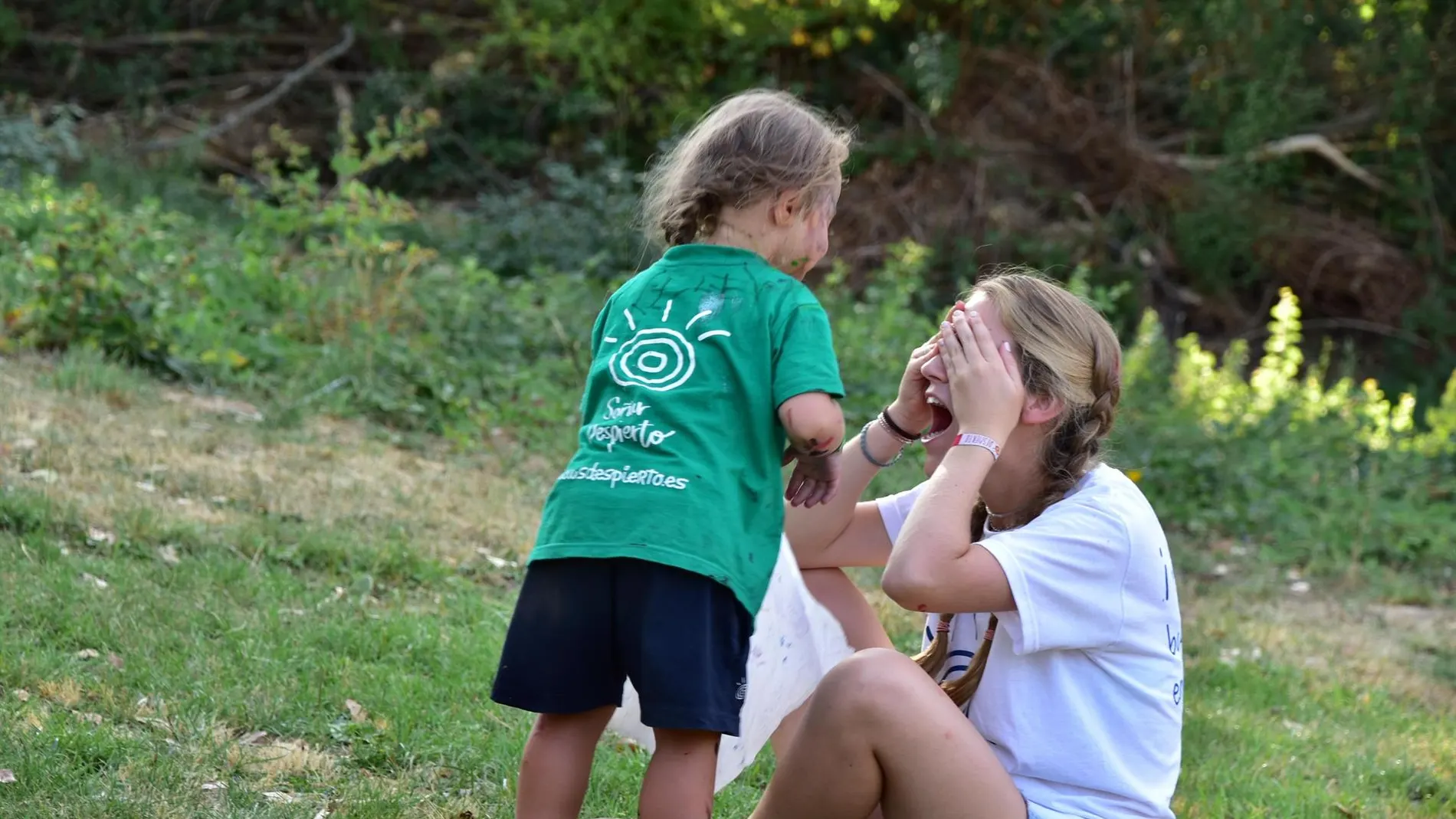 Voluntariado en centros de protección de menores para el refuerzo escolar y el ocio: "Puede cambiar su futuro"
