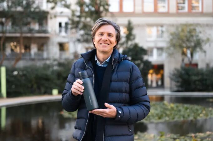 El consumo de agua embotellada genera 274 kilos de CO2