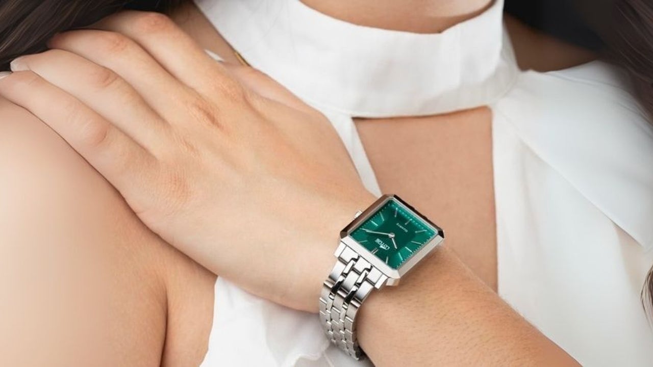 Los relojes pequeños vuelven a ser tendencia: este Lotus de inspiración Cartier arrasa en Amazon