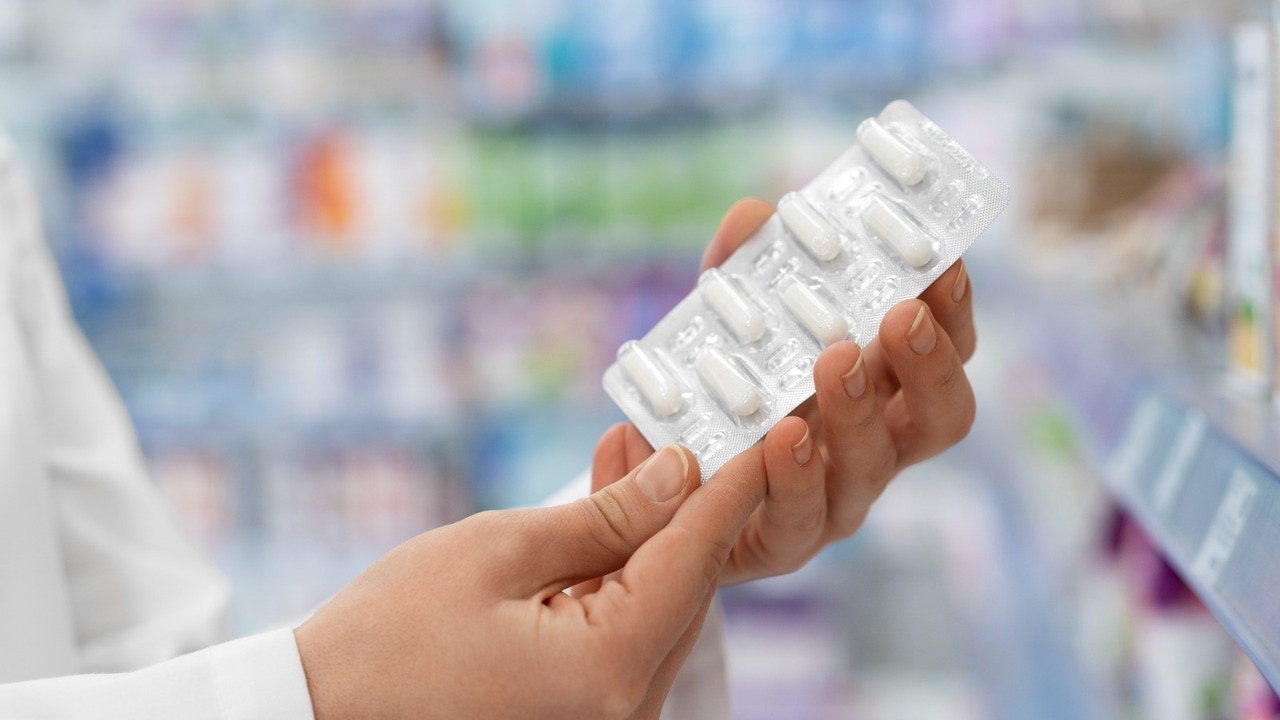 Un 14,7% más de mujeres que de hombres consume medicamentos en Andalucía