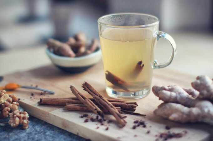 Por qué el té de canela justo después de comer está triunfando entre los expertos en bienestar