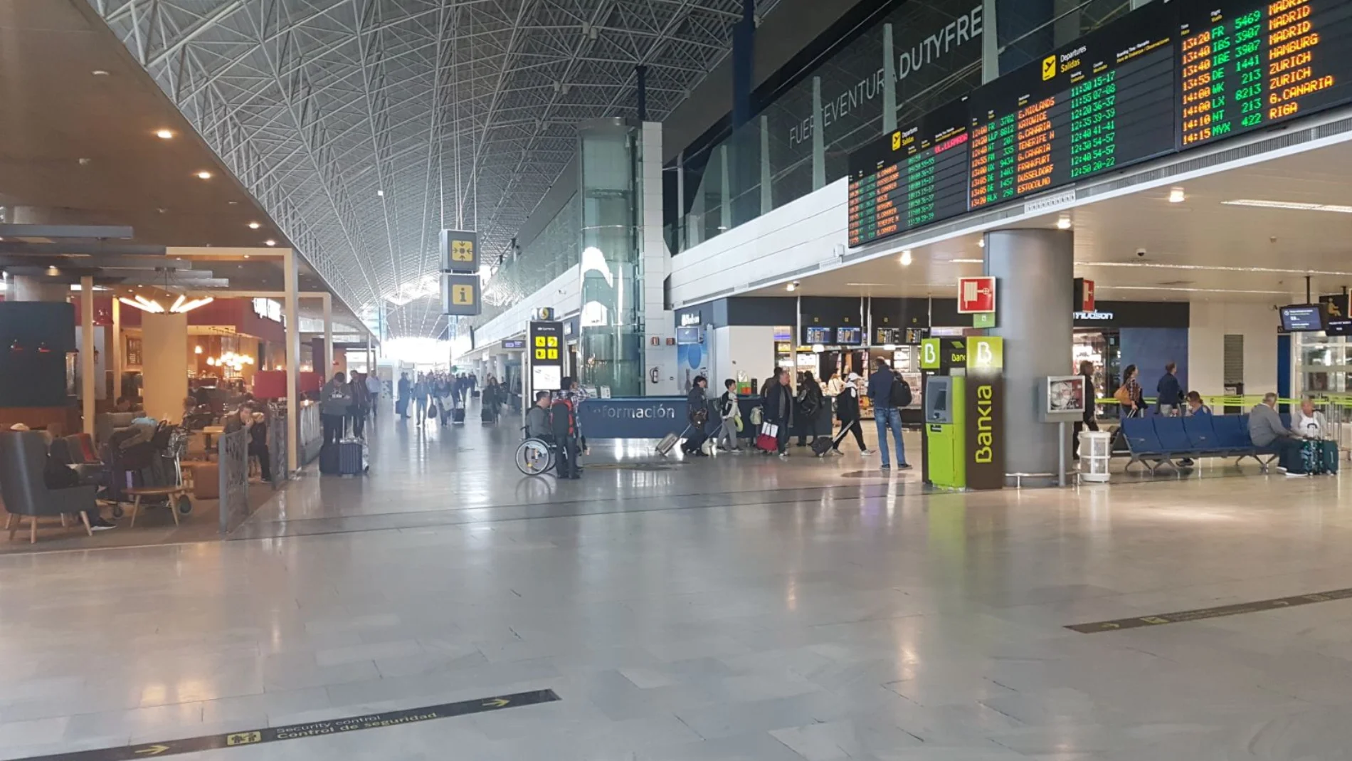 El avistamiento de un dron en los alrededores del aeropuerto de Fuerteventura causa caos y retrasos en varios vuelos