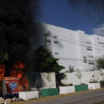 Atacan Palacio de Justicia en México por los 43 estudiantes desaparecidos de Ayotzinapa