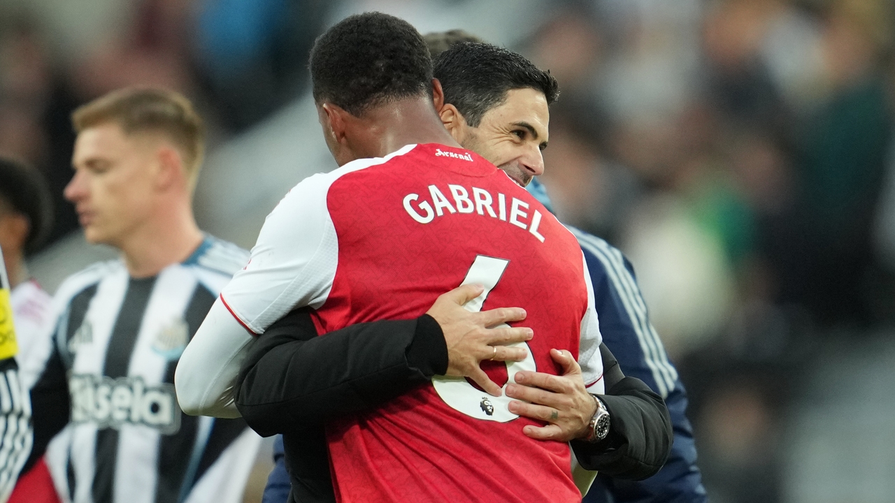 Arteta recurre a pilotos de las fuerzas aéreas para que ayuden a los futbolistas del Arsenal durante los partidos