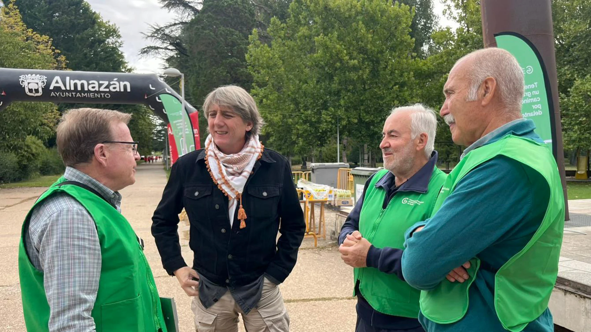 Carlos Martínez, líder del PSOECyL, durante la marcha contra el cáncer en Almazán (Soria)