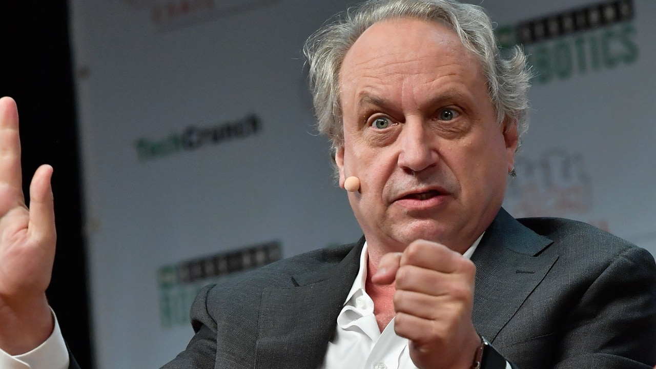 Rodney Brooks, cofundador de iRobot, pincha la burbuja de la robótica: “Tendremos muchos robots humanoides dentro de quince años, pero no se parecerán a los humanos”