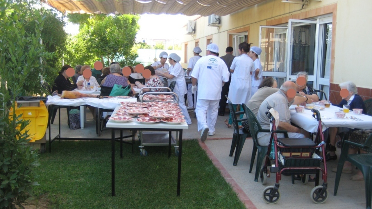Cuatro fallecidos y más de 20 afectados en un brote de Covid y gripe A en Sevilla