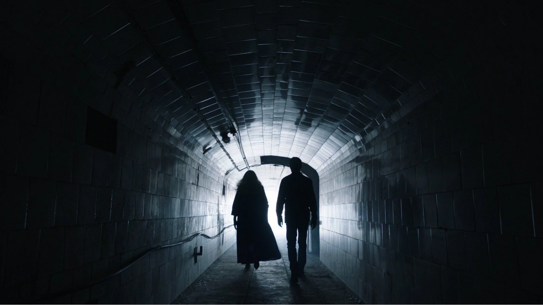 Esta intrigante serie explora cómo los caminos de los personajes se cruzan y cambian sus vidas para siempre