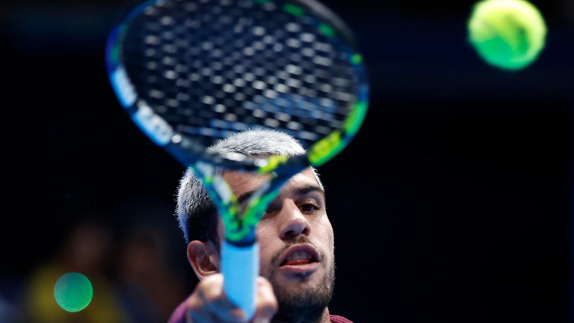 FOTODELDÍA TOKIO (Japón), 30/09/2025.- El español Carlos Alcaraz en acción contra Taylor Fritz de EE. UU. durante la final del Abierto de Japón en el Coliseo Ariake de Tokio, Japón, este martes.-EFE/ Kiyoshi Ota