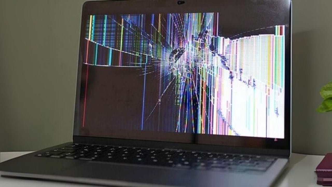 La pesadilla de cualquier portátil: una caída que rompe la pantalla… salvo si usas esta mochila Lenovo