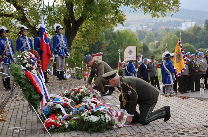 Coronel Ángel José Espiga en la ofrenda foral Coronel Ángel José Espiga en la ofrenda foral