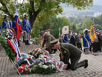 Coronel Ángel José Espiga en la ofrenda foral Coronel Ángel José Espiga en la ofrenda foral