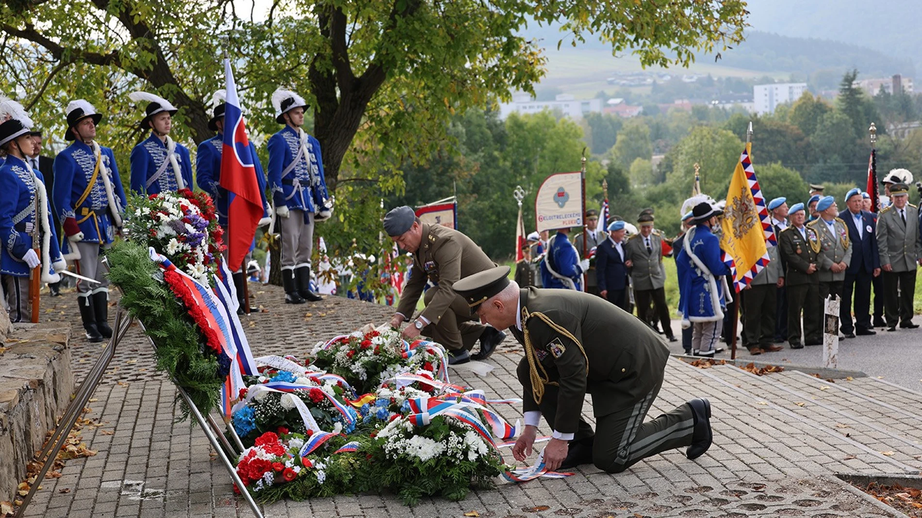Coronel Ángel José Espiga en la ofrenda foral