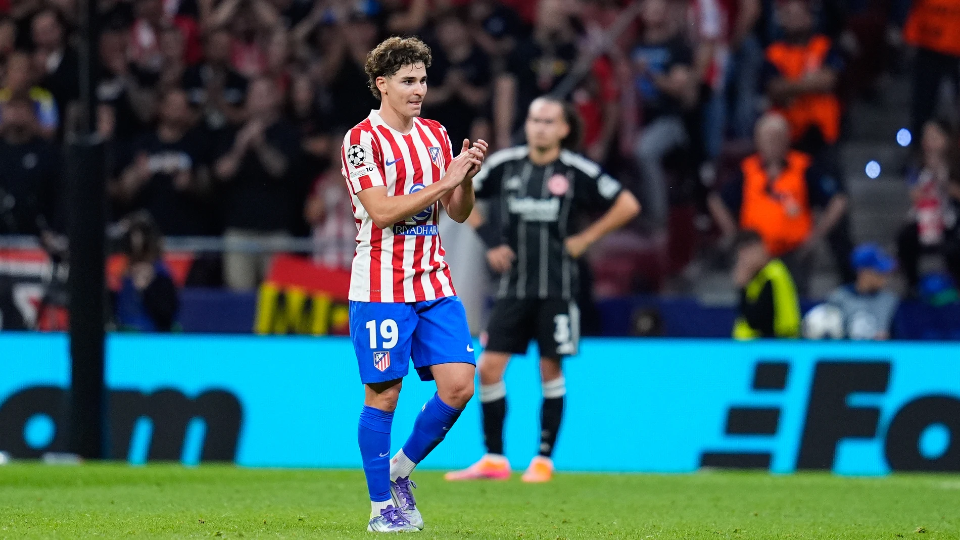 Julian Alvarez of Atletico de Madrid greets the supporters during the UEFA Champions League 2025/26 League Phase MD2 match between Atletico de Madrid and Eintracht Frankfurt at Riyadh Air Metropolitano on September 30, 2025, in Madrid, Spain. AFP7 30/09/2025 ONLY FOR USE IN SPAIN