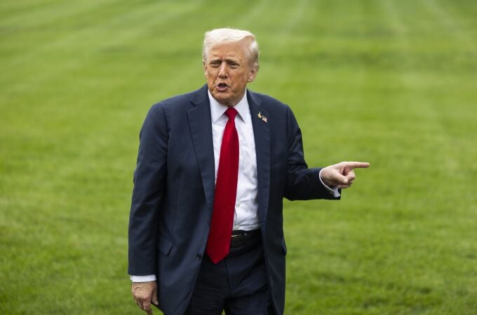 Trump anuncia que desplegó submarinos nucleares frente a Rusia porque "amenazó" a EEUU Trump anuncia que desplegó submarinos nucleares frente a Rusia porque "amenazó" a EEUU