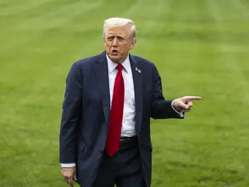 Trump anuncia que desplegó submarinos nucleares frente a Rusia porque "amenazó" a EEUU Trump anuncia que desplegó submarinos nucleares frente a Rusia porque "amenazó" a EEUU