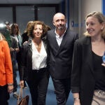 Jaime de los Santos llega a la sede del PP junto a Mercedes Cantalapiedra, Isabel Blanco y María José de la Fuente Fombellida