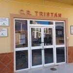 Puerta del centro residencial afectado