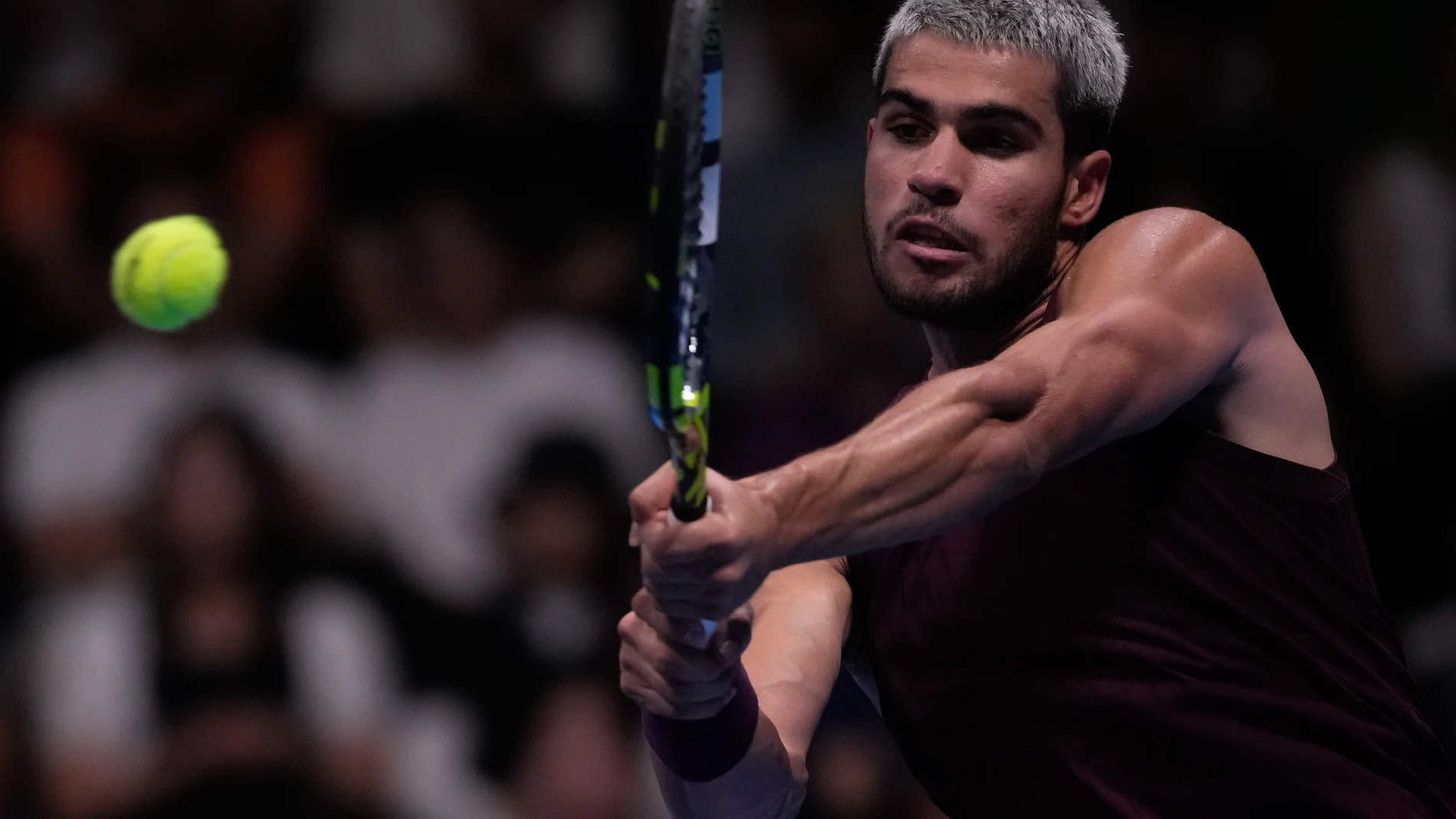 Spain's Carlos Alcaraz, plays a shot against United States' Taylor Fritz during the men's final match at the Tokyo ATP 500 tennis tournament at Ariake Coliseum, in Tokyo, Japan, Tuesday, Sept. 30, 2025. (AP Photo/Louise Delmotte)