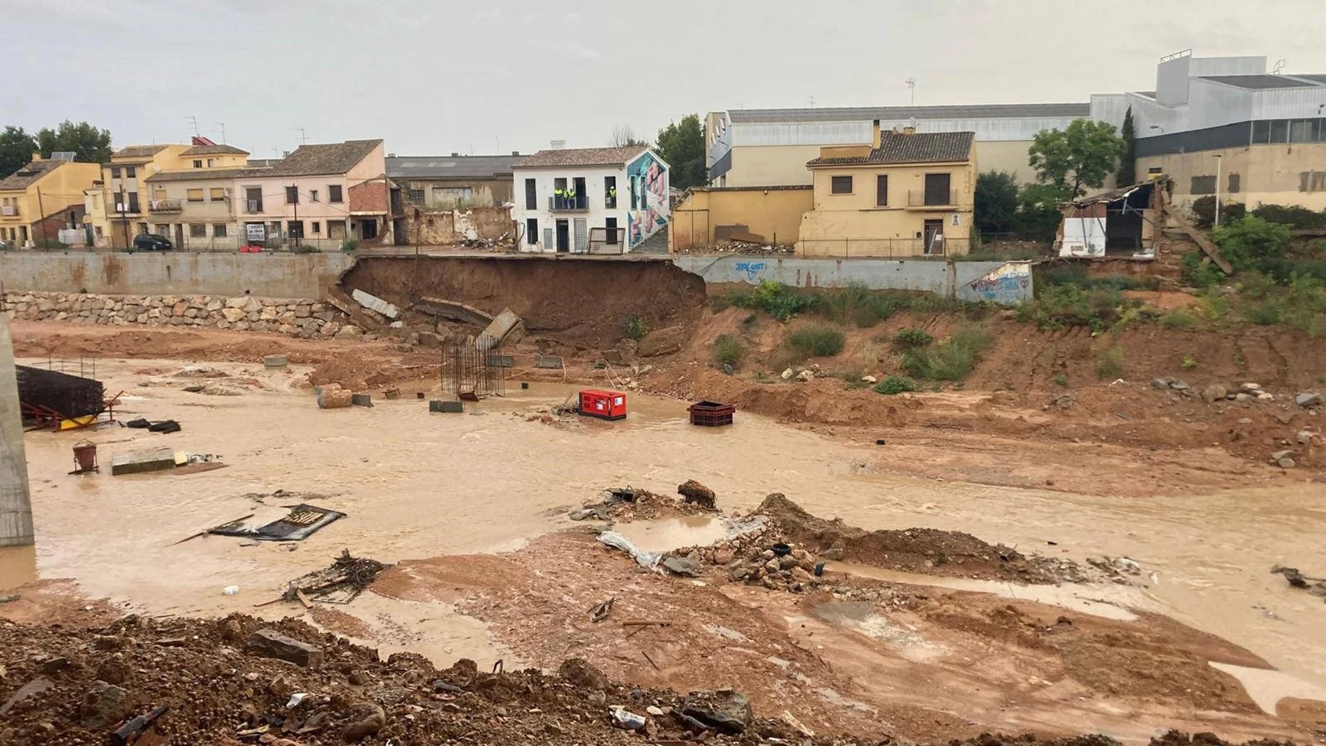 Sucesos.- Un talud se desprende en el barranco del Poyo en Picanya (Valencia)