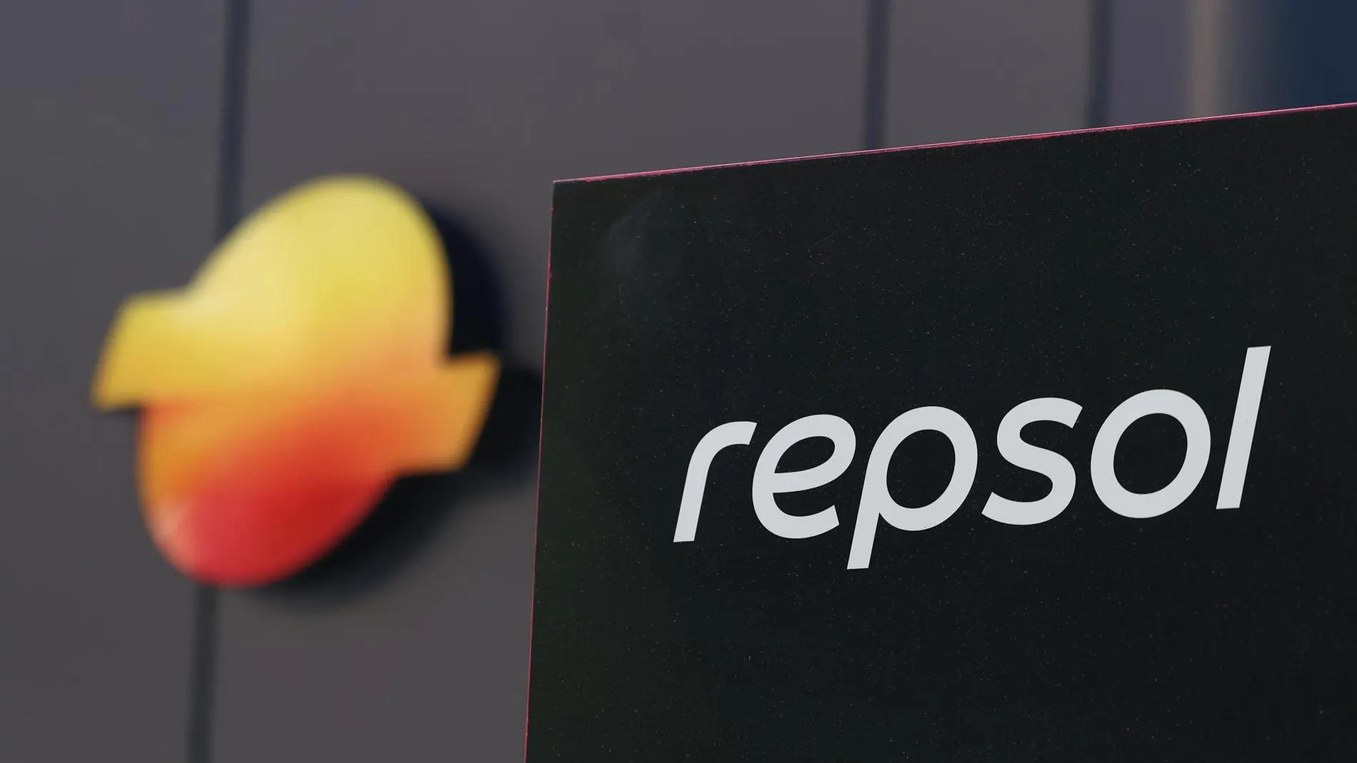 Economía.- Repsol invertirá más de 300 millones en su primer electrolizador de 100 MW en Cartagena (Murcia)
