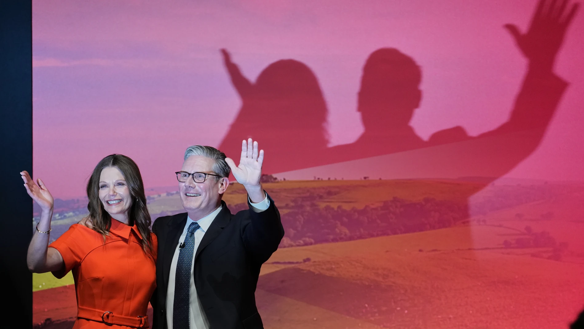 Britain's Prime Minister Keir Starmer and his wife Victoria wave to the delegates and audience after he gave his keynote speech at the annual Labour Party conference in Liverpool, England, Tuesday, Sept. 30, 2025. (AP Photo/Jon Super)