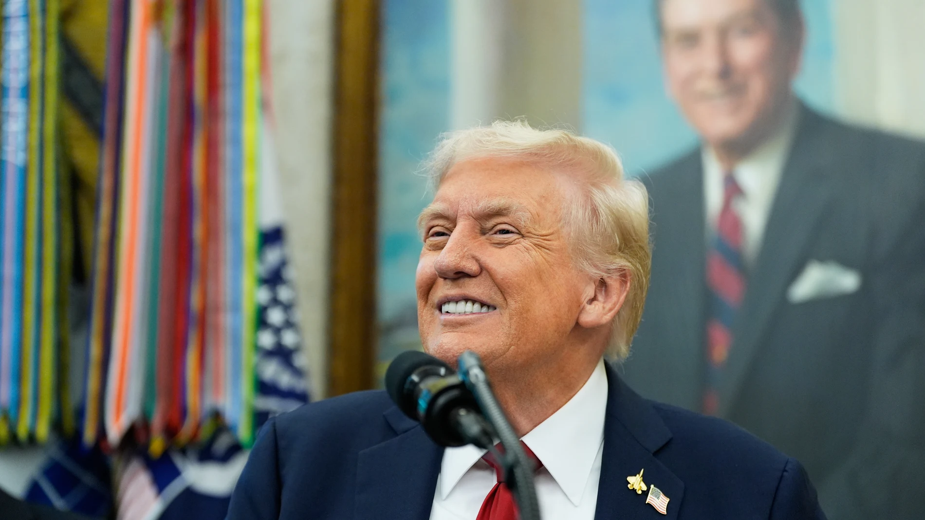 President Donald Trump speaks in the Oval Office of the White House, Tuesday, Sept. 30, 2025, in Washington. (AP Photo/Alex Brandon)