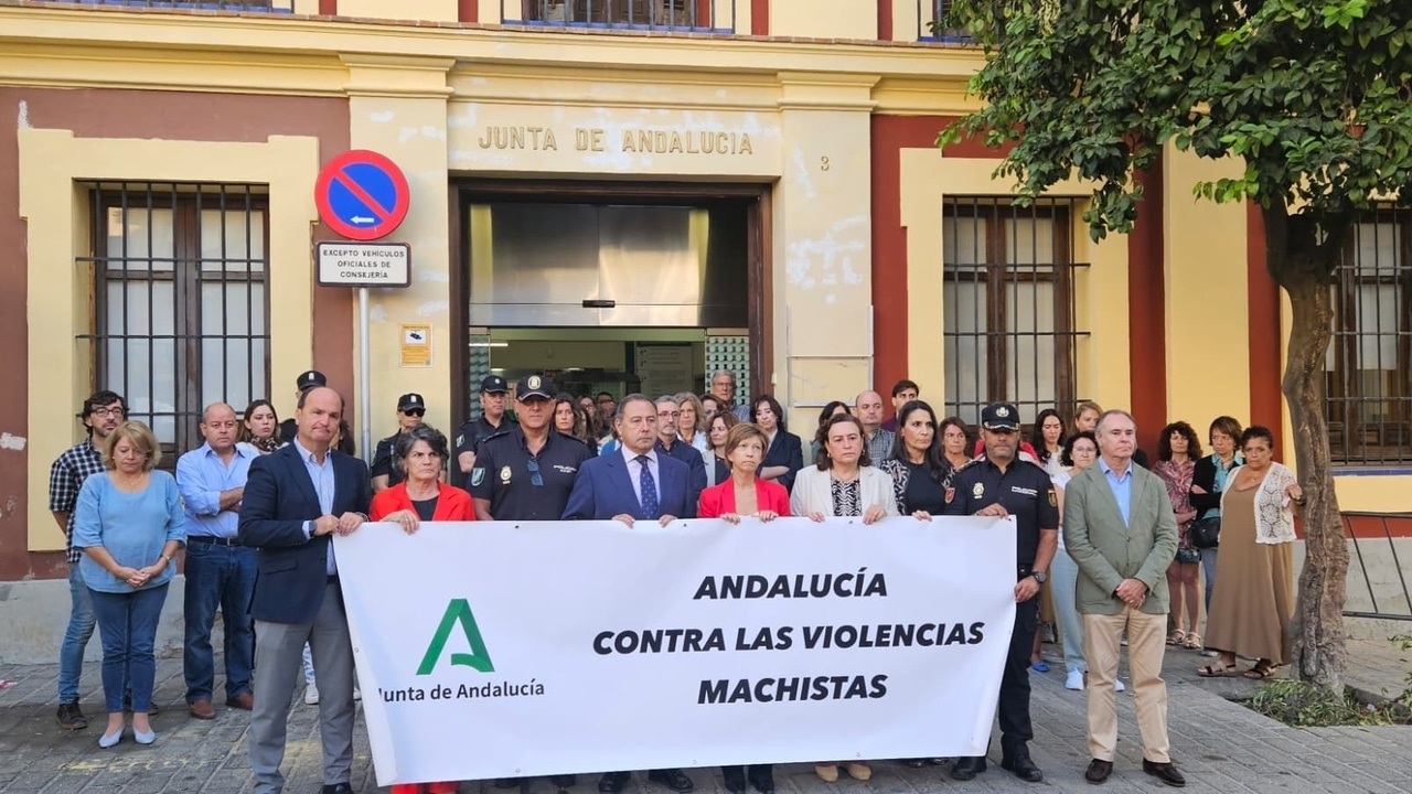 Sevilla guarda silencio para condenar el asesinato machista de Katherine Yuliet