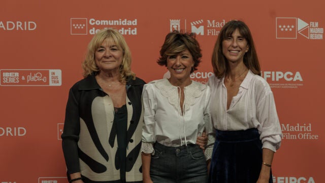  Sonia Martínez, Sonsoles Ónega y Montse García durante el evento moderado por Irene Jiménez