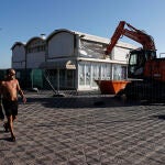Comienza el derribo de los restaurantes de La Malvarrosa para modernizar la fachada marítima