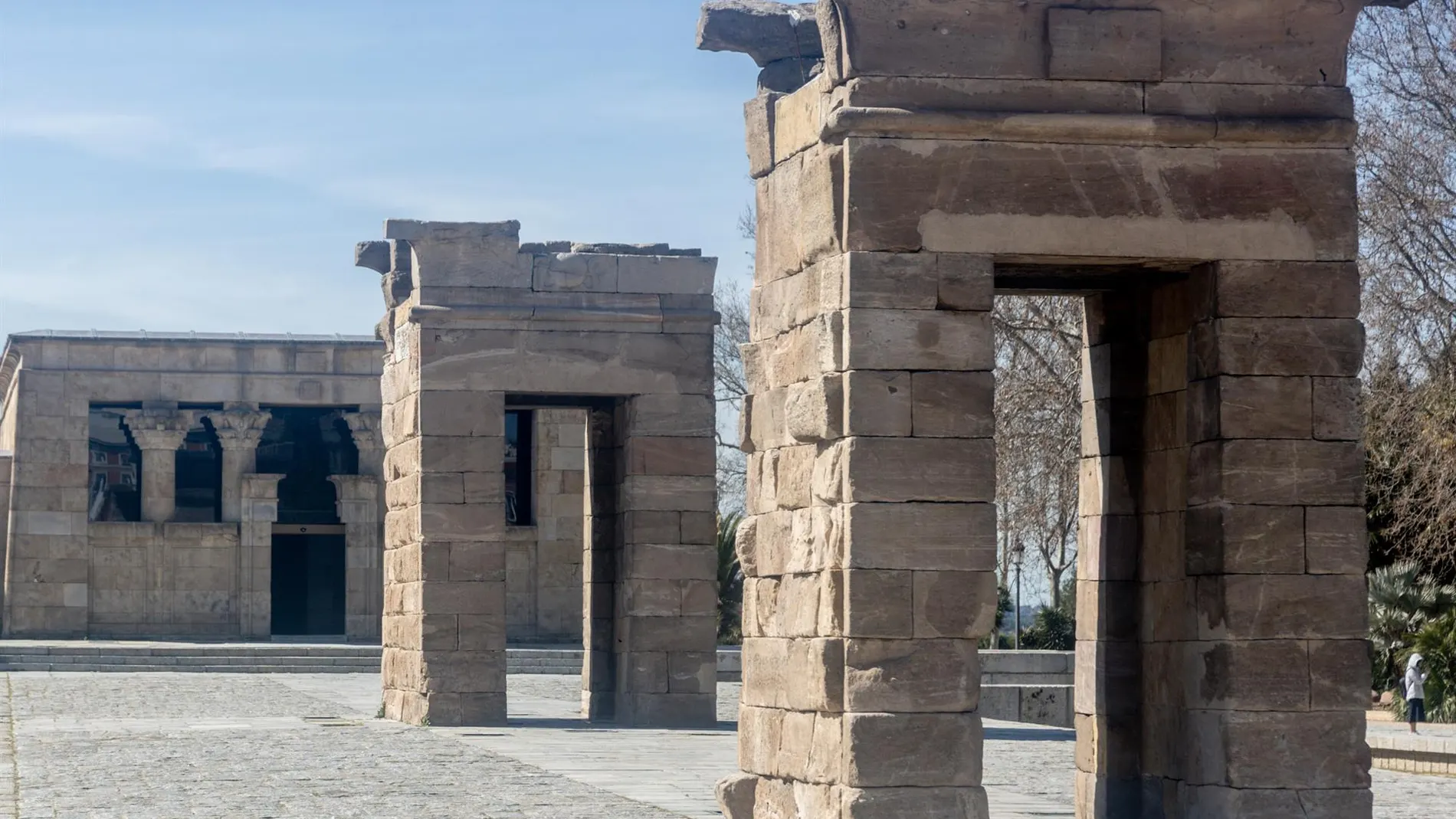 Una exposición en el Museo de San Isidro recorre la historia del templo de Debod antes de emprender su viaje a Madrid