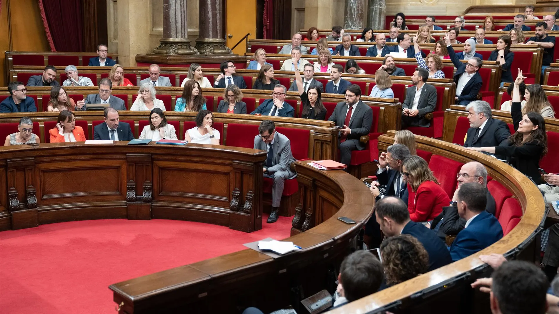 Economía.- El Parlament convalida el decreto que adapta la Agencia Tributaria catalana a las "necesidades futuras"
