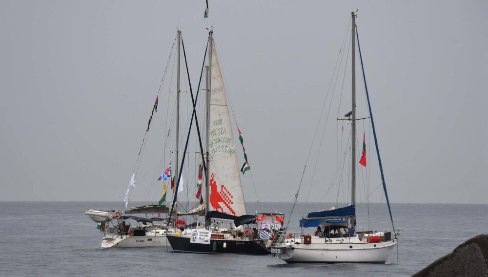 La flotilla denuncia una "operación intimidatoria" de un buque de guerra de Israel contra dos de sus barcos