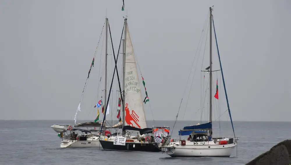 La flotilla denuncia una "operación intimidatoria" de un buque de guerra de Israel contra dos de sus barcos