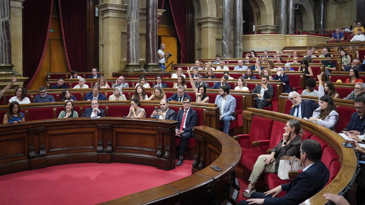 El Parlament aprueba crear una comisión de estudio del fascismo, el racismo y los discursos de odio