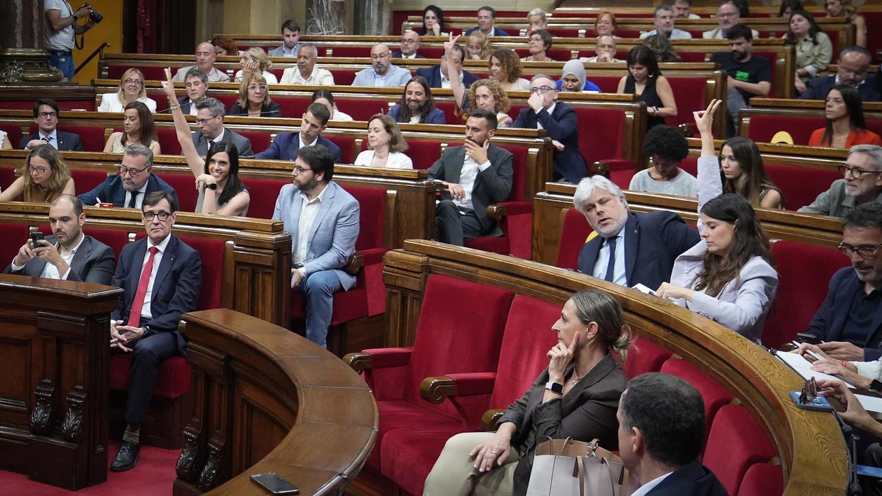 El Parlament da un paso más hacia la Hacienda catalana y convalida el decreto que adapta la ATC