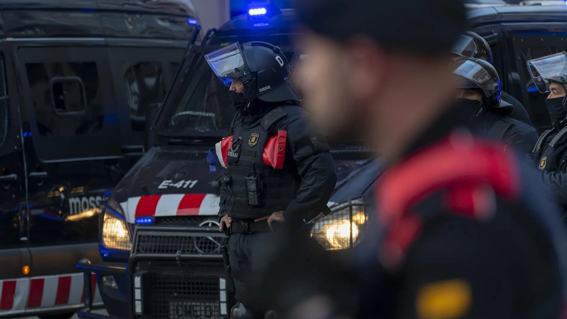 Mossos prepara un dispositivo ante la llegada de 1.000 aficionados "radicales" del PSG a Barcelona