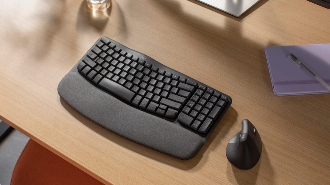 Di adiós al dolor de muñecas con este teclado ergonómico Logitech con hasta 36 meses de autonomía