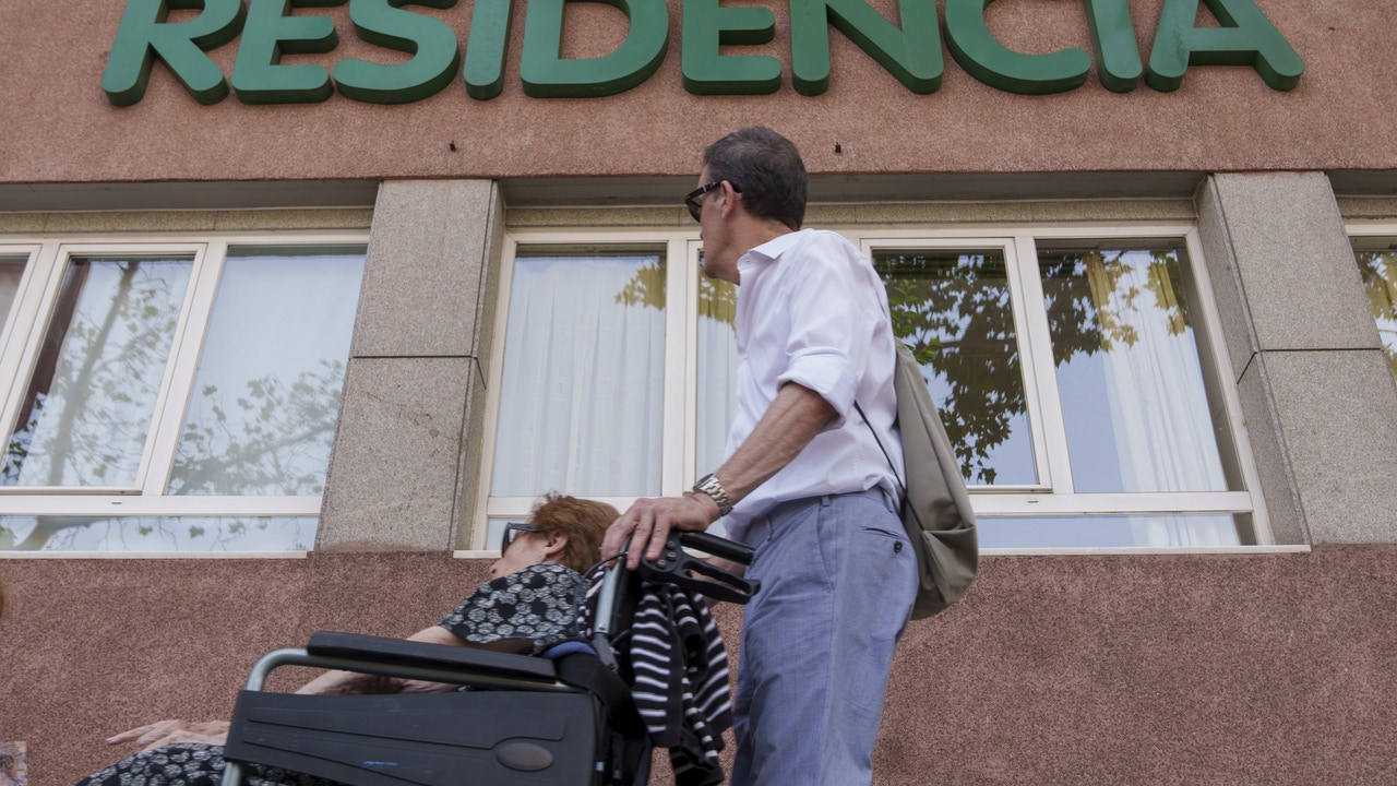 Exigen que haya más sanitarios en las residencias para reducir un 30% las hospitalizaciones y un 20% la mortalidad