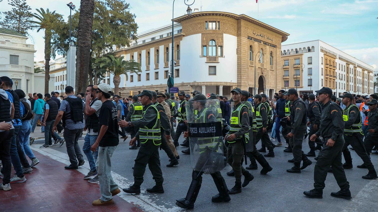 263 agentes del orden y 23 civiles resultaron heridos durante las protestas de anoche en Marruecos