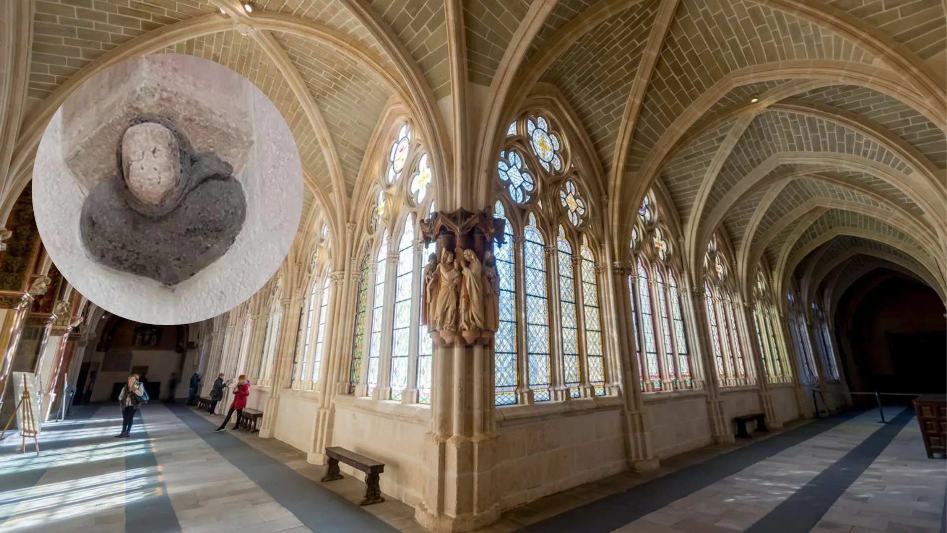 Claustro Alto de la Cetadral de Burgos y la figura sin rostro