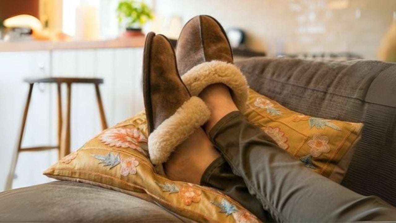Las mejores zapatillas de estar por casa para hombre en 2025: cómodas, duraderas y con buen precio