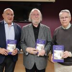 Joaquín Díaz presenta su último libro junto al alcalde de Valladolid, Jesús Julio Carnero; y Jesús Urra