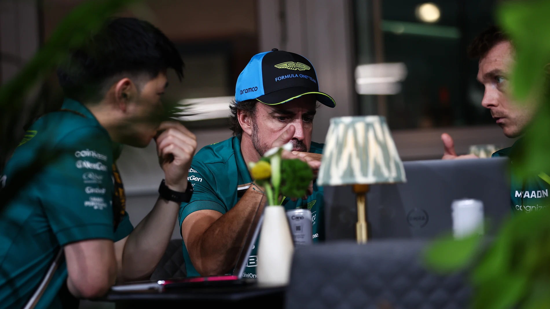 ALONSO Fernando (spa), Aston Martin F1 Team AMR25, portrait during the 2025 Formula 1 Singapore Grand Prix, 18th round of the 2025 FIA Formula One World Championship from October 3 to 5, 2025 on the Marina Bay Street Circuit, in Singapore - Photo Eric Alonso / DPPI AFP7 02/10/2025 ONLY FOR USE IN SPAIN