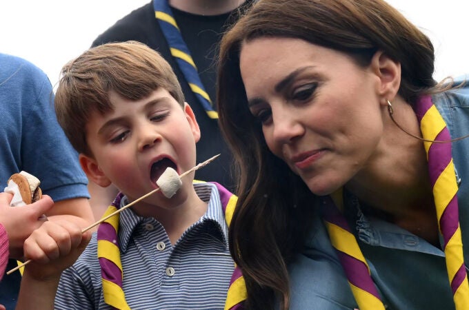 Kate Middleton junto a su hijo, el príncipe Louis, en una imagen de archivo