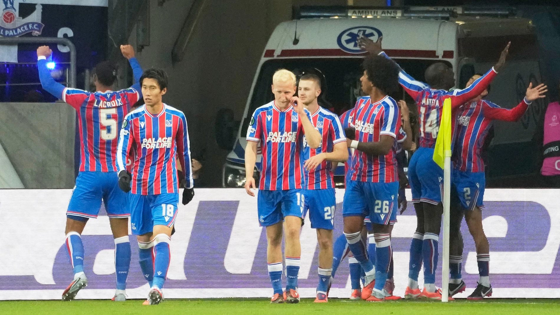 Crystal Palace players celebrate after Crystal Palace's Daniel Munoz scored his side's opening goal during the Europa Conference League soccer match between Dynamo Kyiv and Crystal Palace in Lublin, Poland, Thursday, Oct. 2, 2025. (AP Photo/Czarek Sokolowski)