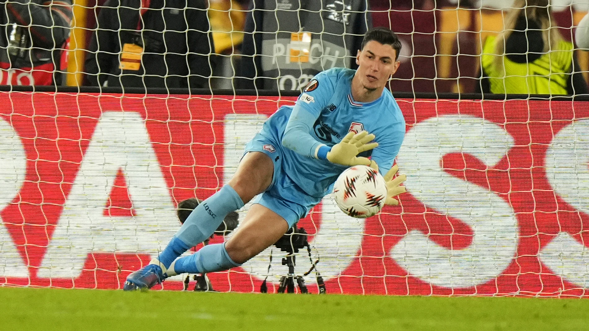 Lille goalkeeper Mile Svilar saves a penalty kicked by Roma's Artem Dovbyk during the Europa League Europa League soccer match between AS Roma and Lille at the Olympic stadium in Rome, Thursday, Oct. 2, 2025. (AP Photo/Andrew Medichini)