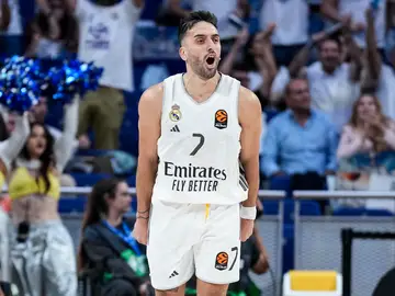 Real Madrid v Olympiacos Piraeus - Turkish Airlines Euroleague 2025/26 League Phase MD2 Facu Campazzo of Real Madrid celebrates during the Turkish Airlines Euroleague 2025/26 League Phase MD2, match played between Real Madrid and Olympiacos Piraeus at Madrid Arena on October 02, 2025 in Madrid, Spain. AFP7 02/10/2025 ONLY FOR USE IN SPAIN
