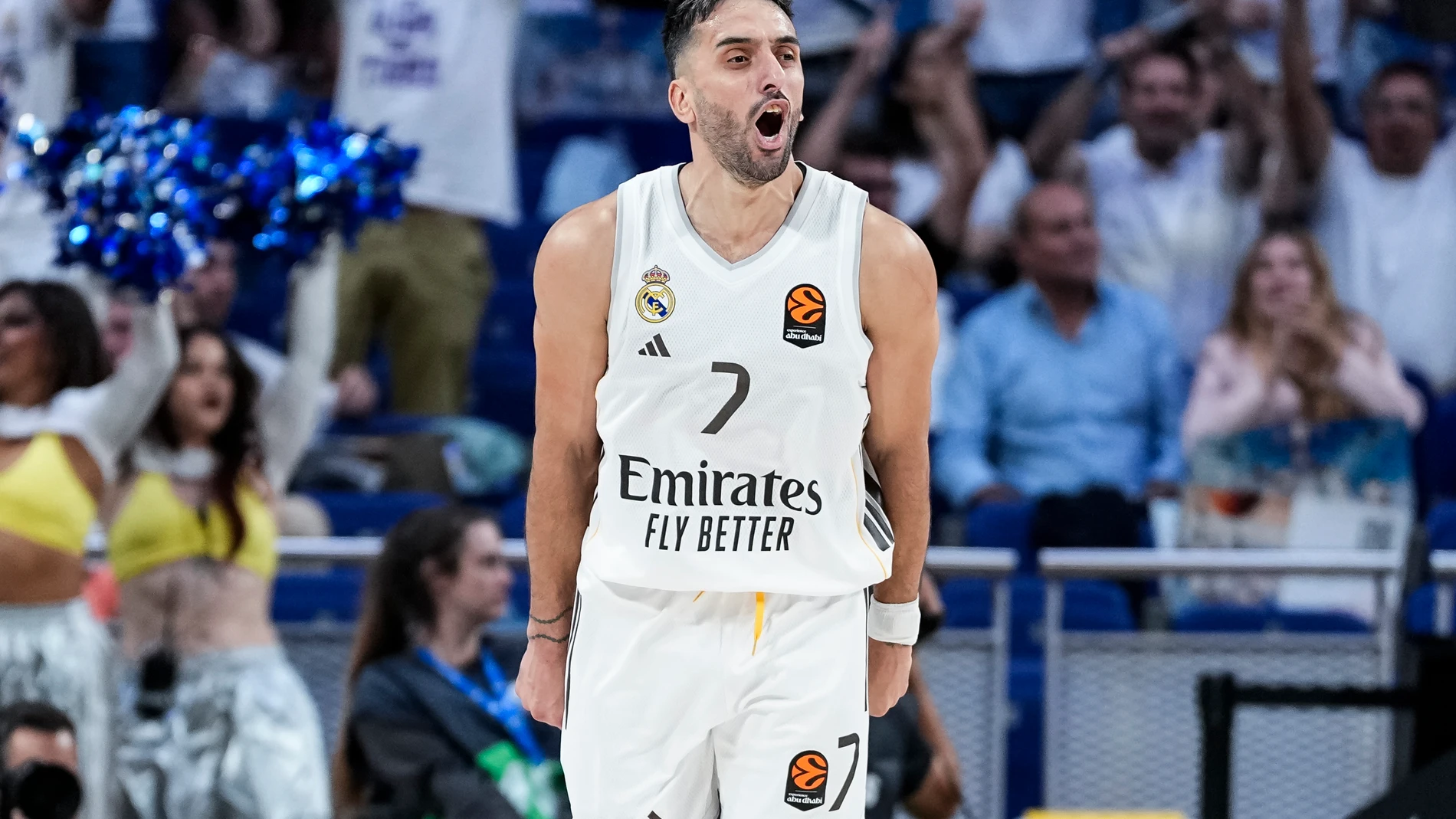 Facu Campazzo of Real Madrid celebrates during the Turkish Airlines Euroleague 2025/26 League Phase MD2, match played between Real Madrid and Olympiacos Piraeus at Madrid Arena on October 02, 2025 in Madrid, Spain. AFP7 02/10/2025 ONLY FOR USE IN SPAIN